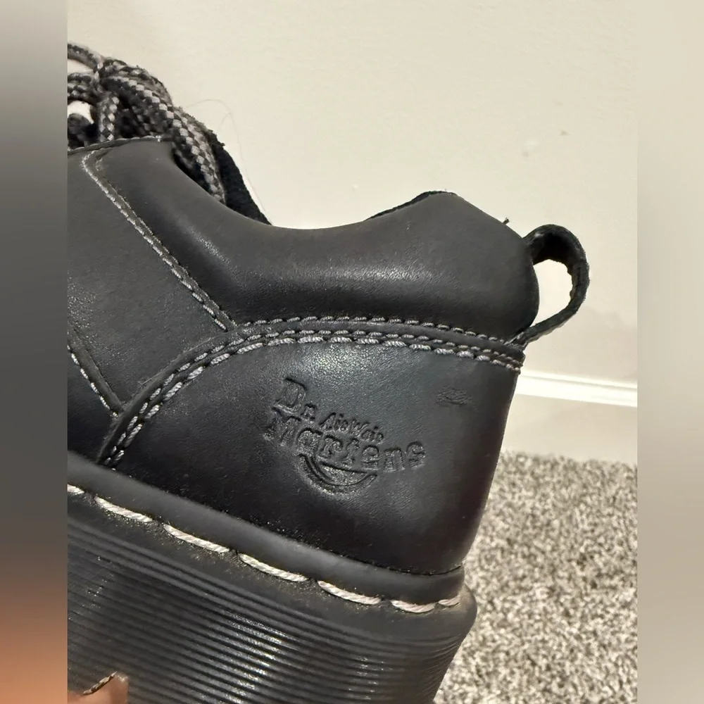 Dr. Martens Finnegan leather shoe, men's 10 or women's 11 - Picture 13 of 14
